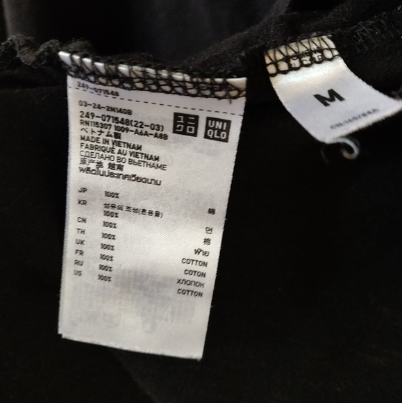 💖3/$25💖 Flowy Long Uniqlo Black T-Shirt - Picture 4 of 5